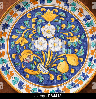 Monreale - Detail der Keramikplatte von Markt - Italien Stockfoto