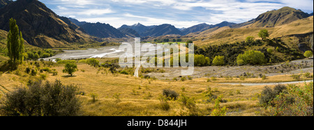 Blick nach Norden über die Standorte und die Shotover River, in der Nähe von Queenstown, Otago, Neuseeland. Stockfoto