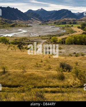 Blick nach Norden über die Standorte und die Shotover River, in der Nähe von Queenstown, Otago, Neuseeland. Stockfoto