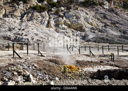 Pozzuoli, Italien. Solfatara Bereich, Vulkankrater noch in Aktivität. Stockfoto