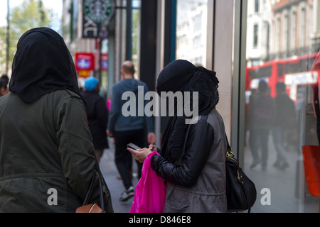 Muslimische Frau Burka/Burka Schleier tragen Stockfoto