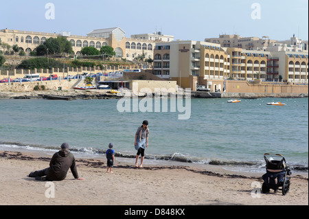 Strand von St. George Bay in Paceville Malta Stockfoto