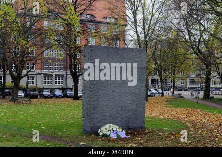 Monument aus von Ulrich Rückriem 1983, Ort der deportierten Personen, Hamburg, Deutschland Stockfoto