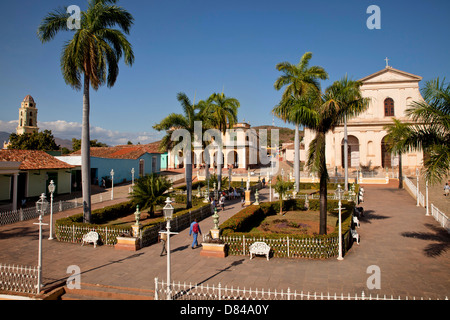 Platz, die Plaza Mayor mit der Kirche der Heiligen Dreifaltigkeit, Museo Romantico und Bell Turm des Convento de San Francisco Stockfoto