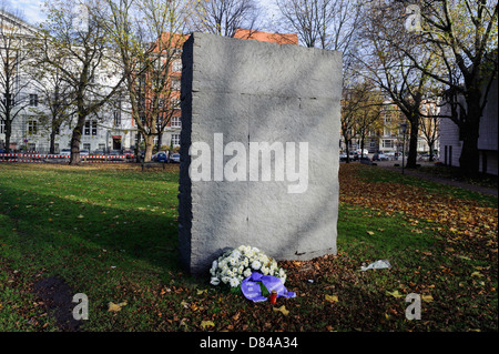 Monument aus von Ulrich Rückriem 1983, Ort der deportierten Personen, Hamburg, Deutschland Stockfoto