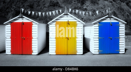 3 Strandhütten mit malte Digital Türen England uk Stockfoto