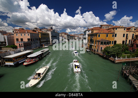 Die Ansicht des Canale Grande von Ponte Accademia - Venedig Stockfoto