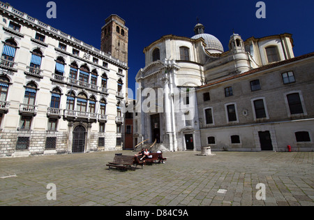 Campo San Geremia - San Geremia Platz mit Palazzo Labia auf der linken Seite und die Kirche San Geremia auf der rechten Seite. Venedig, Italien Stockfoto