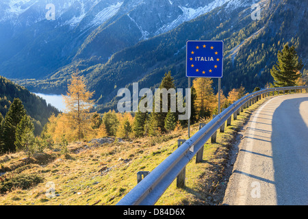 Landgrenze zwischen Österreich und Italien in den Alpen Stockfoto