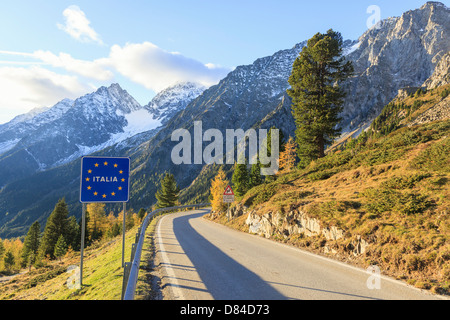 Landgrenze zwischen Österreich und Italien in den Alpen Stockfoto