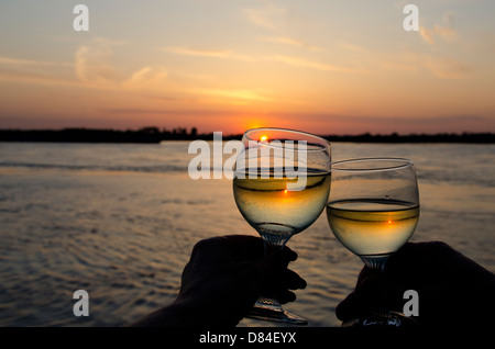 Tennessee, Mississippi River in der Nähe von Memphis. Sonnenuntergang Toast über den Mississippi River. Stockfoto