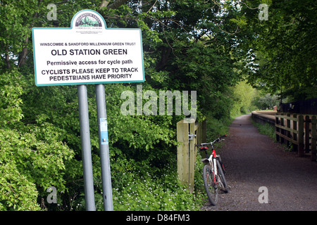 Alten Bahnhof grüne freizügigen Zugang zu Erdbeer Linie Zyklus verfolgen in Winscombe. Mai 2013 Stockfoto