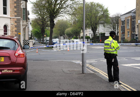 Hove Sussex UK 19. Mai 2013 - Polizei am Tatort eines Mordes, wo ein Mann in Hove erschossen wurde Stockfoto