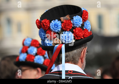 Chester City Morris Dancers am Westminster Morris Männer Tag des Tanzes 2013 auf dem Trafalgar Square in London. Stockfoto