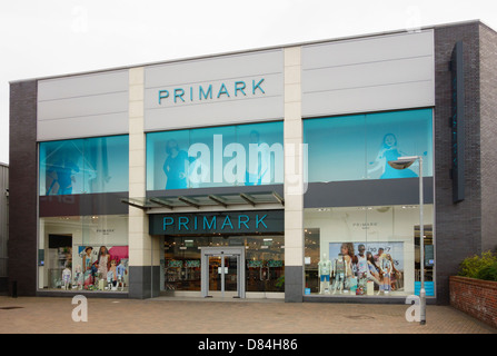 Primark store Shop Eingang in Shopping Center. Telford, Shropshire, England, Großbritannien, Großbritannien Stockfoto