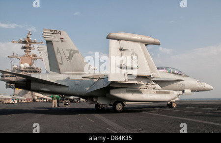 Persischen Golf, 30. Oktober 2011 - eine EA - 18 G Growler an Bord USS George H.W. Bush. Stockfoto