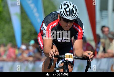 Olympische Sieger Olaf Ludwig nimmt Teil an dem Rennen der Legenden in Zwenkau, Deutschland, 19. Mai 2013. Rund 30 Kilometer langen ist Kurs "Neuseen Classics" eine Einstellung für die Wiedervereinigung der Radsport Legenden mit ihren ehemaligen Kollegen und mit den Fans. Foto: Hendrik Schmidt Stockfoto