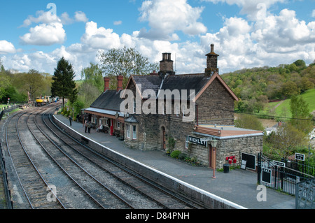 Hübsche kleine Englisch Dampf-Bahnhof und Plattform hoch in Shropshire auf die Severn Valley Railway He Fluss Stockfoto