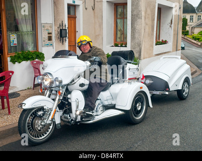 Leistungsstarke 1700cc Harley-Davidson Motorrad / Trike und Hänger - Frankreich. Stockfoto