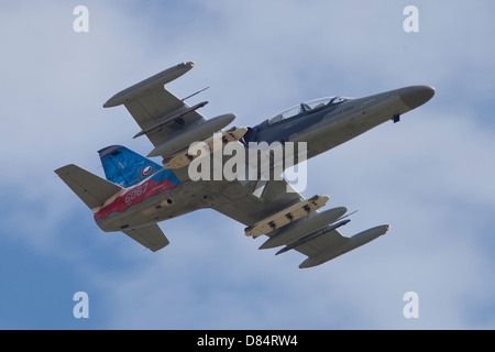 Tschechische Luftwaffe Aero L-159T Advanced Light Combat Flugzeuge (ALCA), im Flug über die Tschechische Republik. Stockfoto