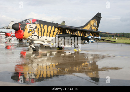 Eine A-7E Corsair der Hellenic Air Force in speziellen Malerei, Geilenkirchen Air Base, Deutschland. Stockfoto