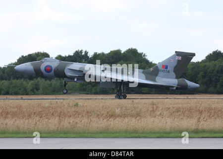 Ein Avro Vulcan-Bomber der Royal Air Force, Landung Volkel Luftwaffenstützpunkt in den Niederlanden. Stockfoto