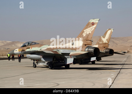 Ein paar F-16A/B-Netz der israelischen Luftwaffe. Stockfoto