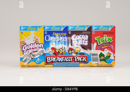 General Mills Cerealien Frühstückspaket auf weißem Hintergrund Ausschnitt. USA Stockfoto