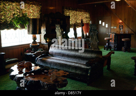 Ein Blick auf den Jungle Room in Elvis Presleys Villa Graceland in Memphis, Tennessee Stockfoto