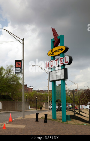 Ein Blick auf das Lorraine Motel-Schild am as National Civil Rights Museum in Memphis, Tennessee Stockfoto