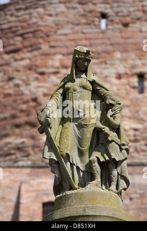 Aethelflaed oder Ethelfleda, auch bekannt als die Dame das Mercians. Ihre Statue steht in der Nähe von Tamworth Castle. Stockfoto