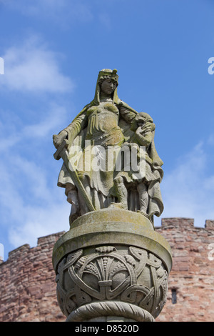 Aethelflaed oder Ethelfleda, auch bekannt als die Dame das Mercians. Ihre Statue steht in der Nähe von Tamworth Castle. Stockfoto