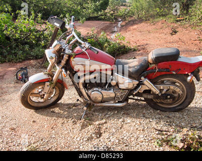 Oklahoma, USA. 19. Mai 2013. Oklahoma, USA. 19. Mai 2013. Ein Motorrad wurde von der Tornado nördlich von Luther, Oklahoma abgeholt und fiel 300 Yards aus wo es geparkt war.  Bildnachweis: James Pratt / Alamy Live News Stockfoto