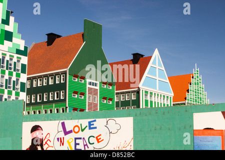 Der ultra trendige, moderne Bahnhof in Zaanstadt, die traditionellen Hausstil Bereich aussehen soll Stockfoto