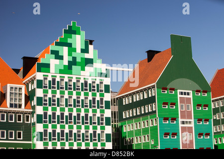 Der ultra trendige, moderne Bahnhof in Zaanstadt, die traditionellen Hausstil Bereich aussehen soll Stockfoto