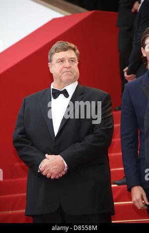 Cannes, Frankreich. 19. Mai 2013. Schauspieler John Goodman besucht die Premiere von 'Inside Llewyn Davis' während der der 66. Internationalen Filmfestspiele von Cannes im Palais des Festivals in Cannes, Frankreich, am 19. Mai 2013. Foto: Hubert Boesl/Dpa/Alamy Live News Stockfoto