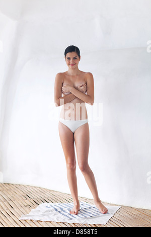 Studio, junge Frau posiert erschossen. Stockfoto