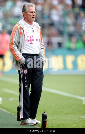 Bayern Kopf, die während der deutschen Fußball-Bundesliga-Fußball Trainer Jupp Heynckes Grimassen Spiel Borussia Moenchengladbach Vs FC Bayern München im Borussia-Park in Mönchengladbach, 18. Mai 2013. Das Spiel endete 3:4. Foto: Marius Becker Stockfoto