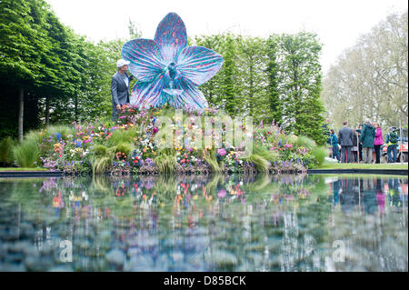 London, UK - 20. Mai 2013: Künstler Marc Quinn präsentiert seine neue Skulptur, die im Rahmen der RHS Centenary Appell an £1 M um die nächste Generation von Horticulturistsduring der RHS Chelsea Flower Show 2013 Ausgabe Pressetag unterstützen erhöhen durch Sothebys versteigert werden. Bildnachweis: Piero Cruciatti/Alamy Live-Nachrichten Stockfoto