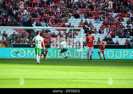 Lissabon, Portugal. 19. Mai 2013. Vinicius Nationalspieler Moreirense erzielt das erste Tor... Bildnachweis: Bruno Monico / Alamy Alamy Live News Stockfoto