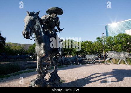 Ein Blick auf die Pioneer Plaza Cattle Drive-Skulptur in Dallas, Texas Stockfoto