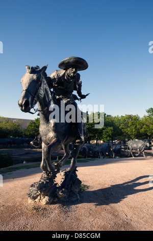 Ein Blick auf die Pioneer Plaza Cattle Drive-Skulptur in Dallas, Texas Stockfoto