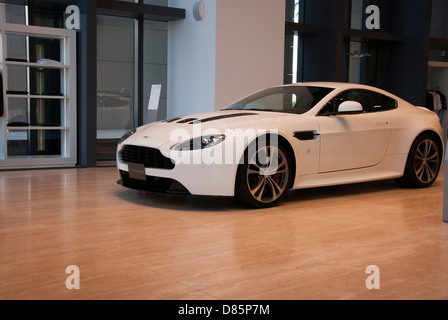 2013 weiß Aston Martin V12 Vantage Sport Coupe Sportwagen Stockfoto