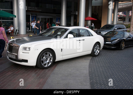 Strahlend weißen Rolls Royce Phantom Luxusauto Stockfoto