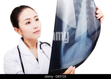 Die junge Frau Doktor Überprüfung X-Ray film Stockfoto