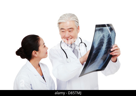 Zwei orientalische Arzt prüfen X-Ray film Stockfoto
