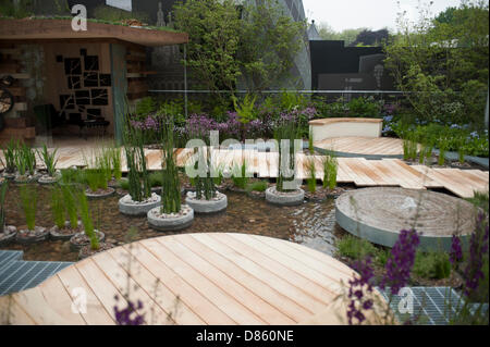 20.5.2013, London, UK. Die RBC blaue Wasser Dachgarten bei der RHS Chelsea Flower Show, mit einer Goldmedaille ausgezeichnet. Stockfoto