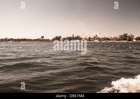 Wasserlandschaft am Nil in der Nähe von Luxor in Ägypten Stockfoto