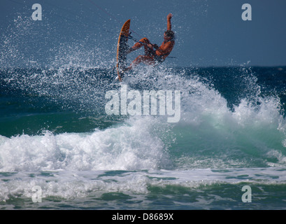 Dreya Bennett – Veuve Clicquot Welt aufnehmen, Kitesurfer, Watergate Bay, Cornwall, UK 2013 brechen Stockfoto