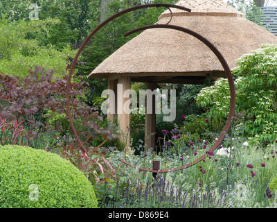 London, UK. 20. Mai 2013. Chelsea Flower Show.der M & G Hundertjahrfeier Garten. London, UK. Bildnachweis: Ian Thwaites/Alamy Live-Nachrichten Stockfoto